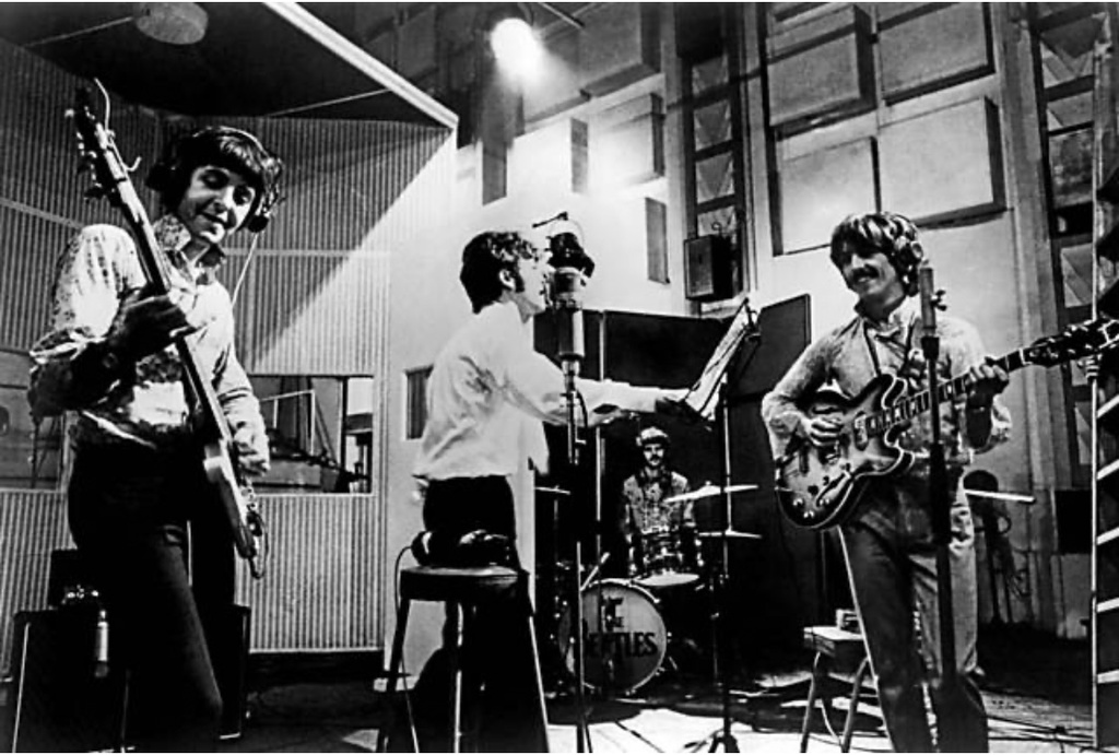 Beatles,The: Historia, Discografia, Fotos e Documentos (Livro caixa semi novo)