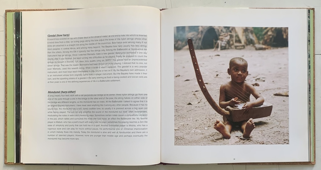 Bayaka: The Extraordinary Music of the Babenzele Pygmies and Sounds of Their Foresthome (Livro +CD)