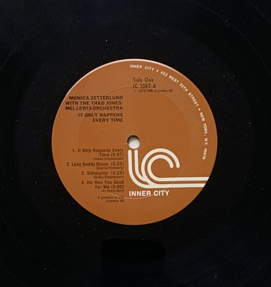 Monica Zetterlund, The Thad Jones/Mel Lewis Orchestra – It Only Happens Every Time (LP usado)
