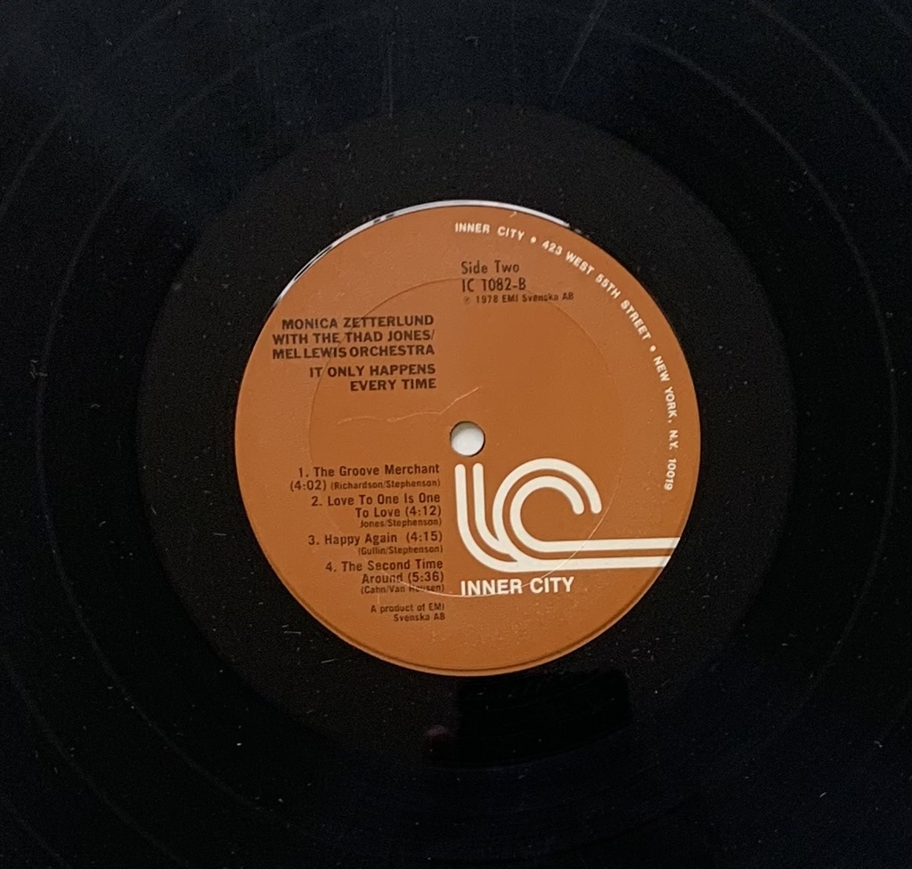 Monica Zetterlund, The Thad Jones/Mel Lewis Orchestra – It Only Happens Every Time (LP usado)